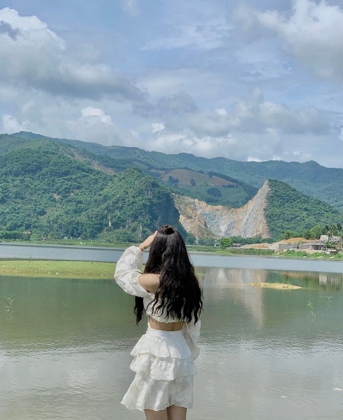 Hồ Đồng Chanh chinh phục khách du lịch Lương Sơn Hòa Bình