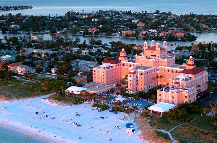 Khách sạn Loews Don Cesar được coi là một trong những tòa lâu đài đẹp nhất Florida