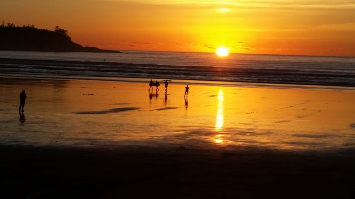 Du khách ghé thăm Tofino, thị trấn thú vị nhất Canada, có thể tham gia các cuộc phiêu lưu ngoài trời