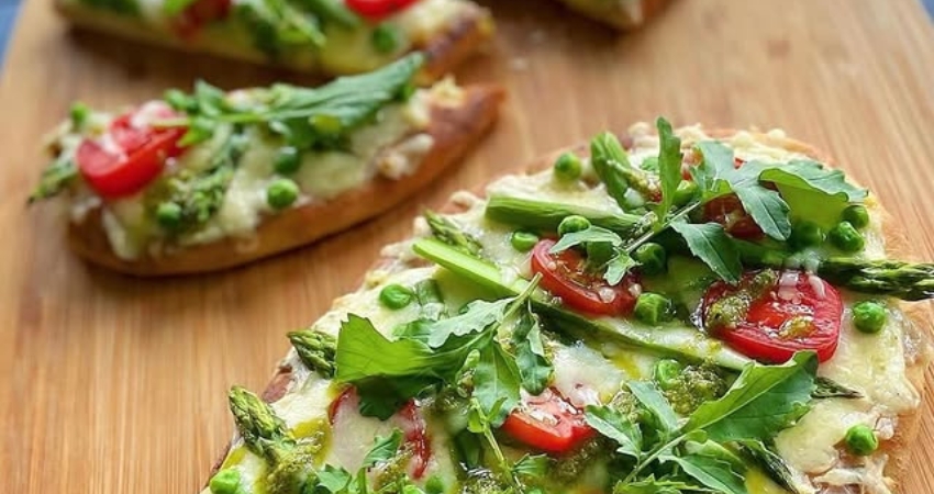 Thưởng thức bánh mì Naan cùng cẩm nang du lịch Tân Cương Trung Quốc.