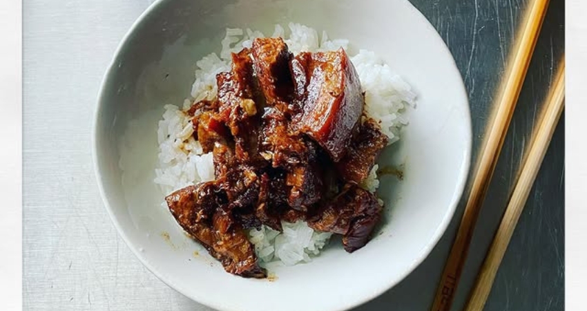 Theo cẩm nang du lịch An Huy, thịt lợn Đông Pha có một hương vị đặc biệt