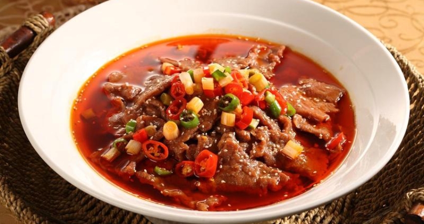 Thịt bò hầm thấm đấm gia vị, dễ dàng tan trong miệng