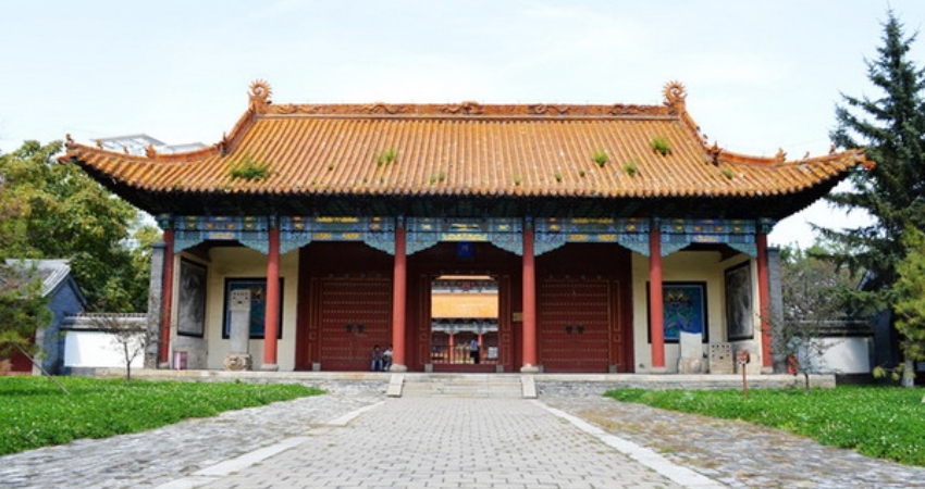 Cẩm nang du lịch Cát Lâm giới thiệu cung điện Văn Miếu tôn nghiêm và linh thiêng.