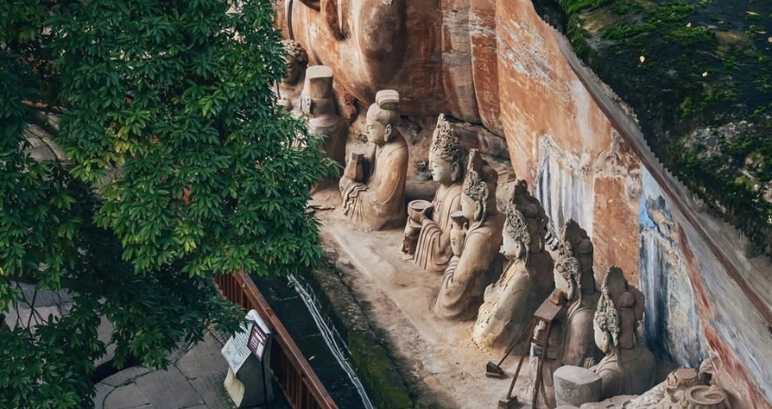 Những bức phù điêu lơn trải dài hàng trăm mét tại Đại Túc.
