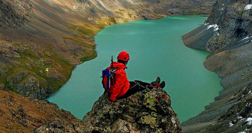 Thảo nguyên xanh mướt và thơ mộng là điểm đến tuyệt vời cho du khách yêu thích trekking