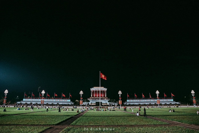Quảng trường Ba Đình Hà Nội không chỉ quen thuộc với người dân mà còn với cả khách du lịch