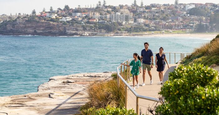 Dạo bộ trên cung đường bãi biển Bondi Úc