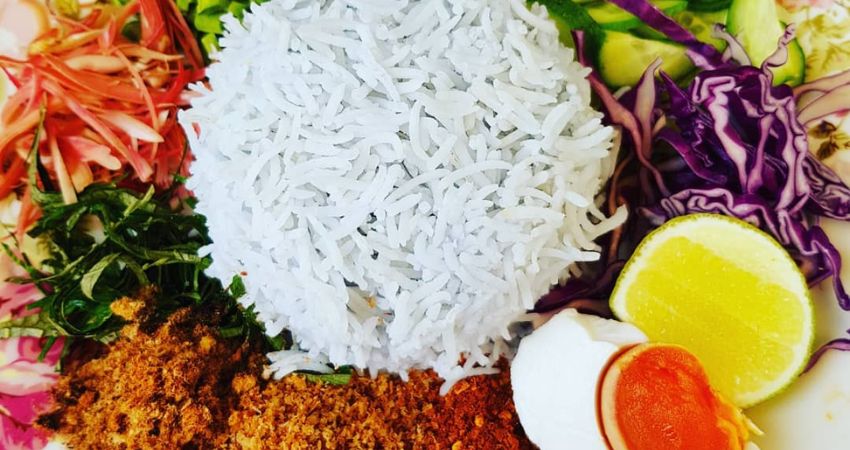 Nasi kerabu - cẩm nang du lịch Putrajaya Malaysia