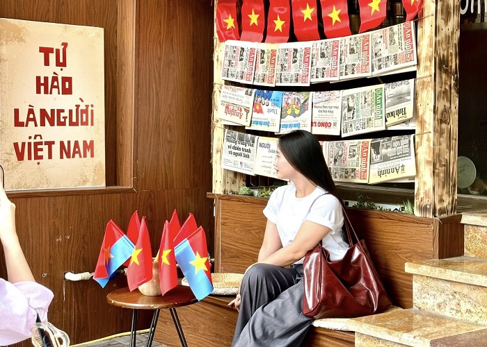 8 quán cà phê trang trí cờ đỏ sao vàng ở Hà Nội HOT rần rần