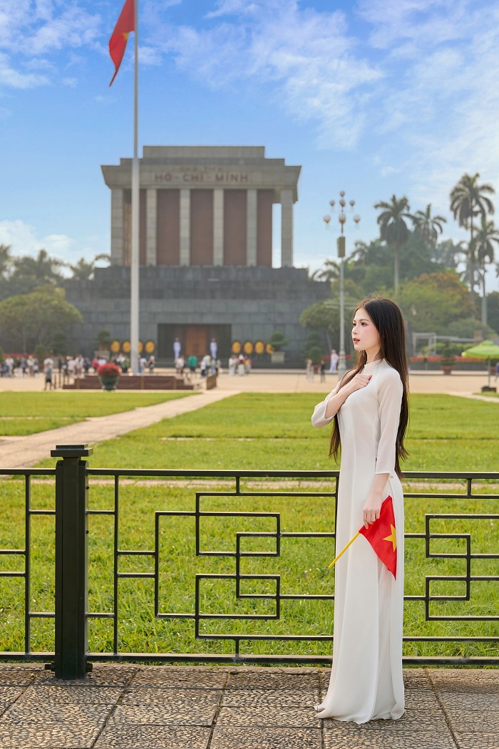 Lăng Bác gần Bảo tàng Mỹ thuật Việt Nam