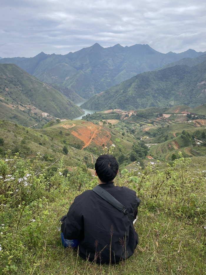 Phúc check-in giữa khung cảnh Tà Xùa (huyện Bắc Yên, Sơn La). Ảnh: NVCC
