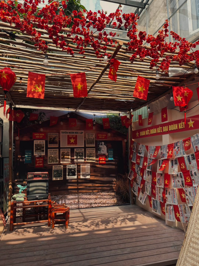 Quán cà phê trang trí 30 tháng 4 ở Sài Gòn hút khách