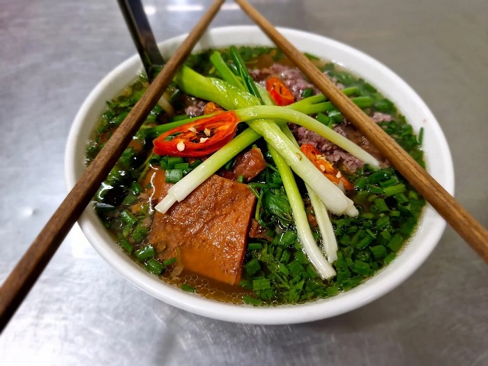 Phần nhìn quán phở nổi tiếng ở Hà Nội đã kích thích vị giác rồi