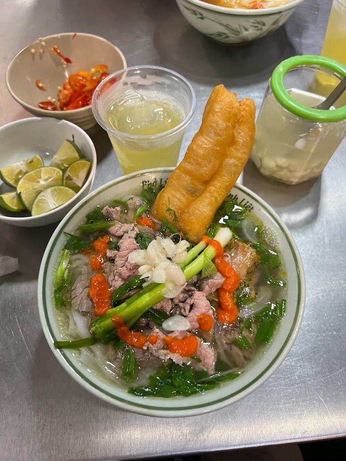 Quán phở nổi tiếng ở Hà Nội dù mở chưa lâu