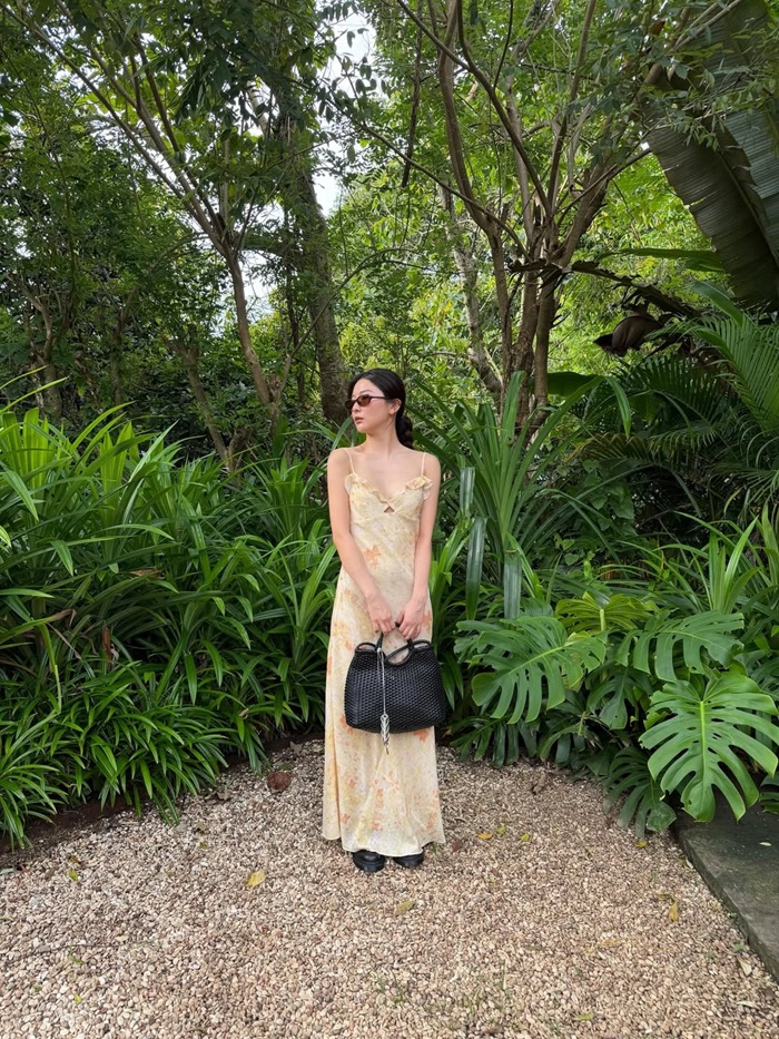 Dù không sở hữu chiều cao chuẩn siêu mẫu, nhưng với vóc dáng cân đối và tư duy thời trang nhạy bén, Seulgi dễ dàng chinh phục mọi phong cách. Ảnh: Instagram nhân vật