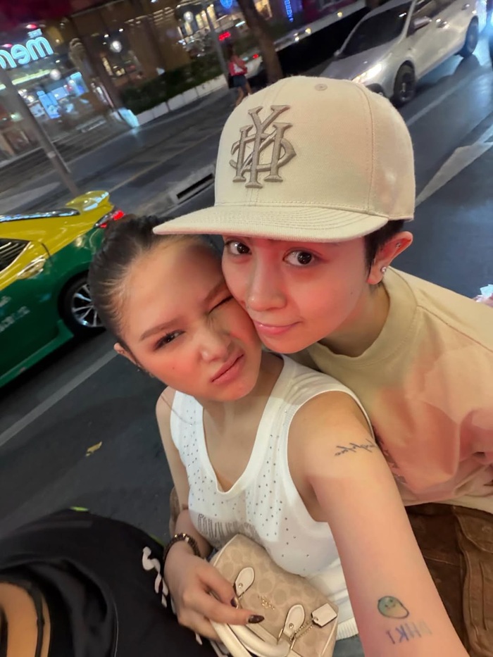 Những tương tác nhẹ nhàng giữa Gil Lê và Xoài Non tạo thiện cảm với người xem. Ảnh: Instagram nhân vật