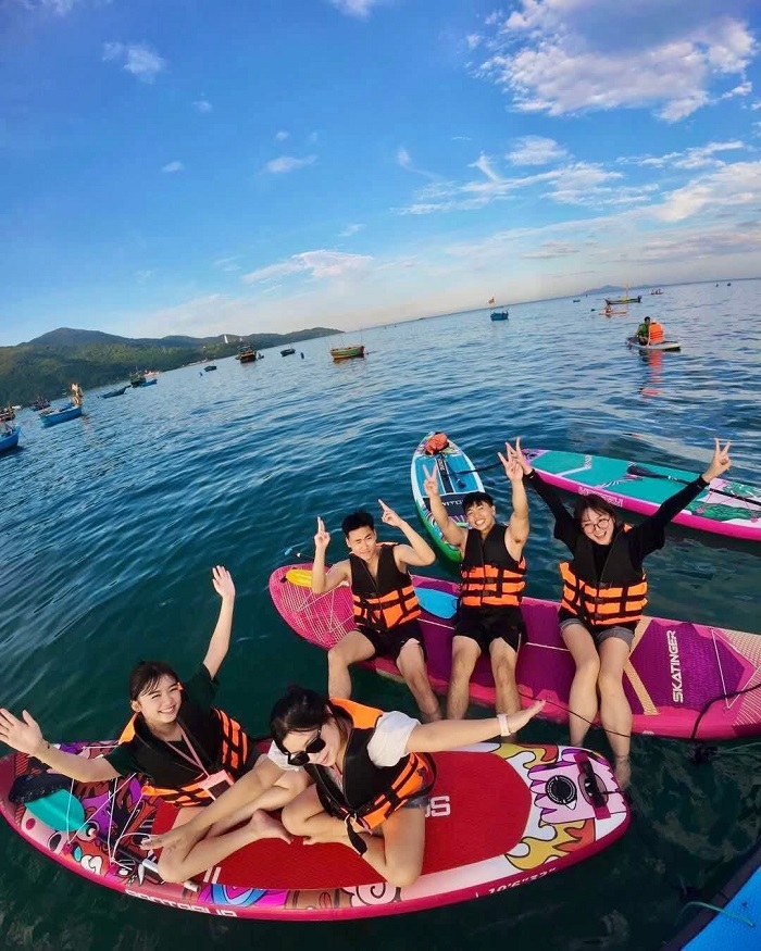 Chèo SUP bãi biển Mân Thái Đà Nẵng rất được yêu thích