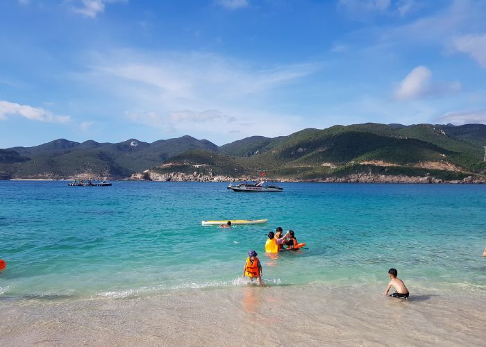 Bãi Cây Me đảo Bình Hưng