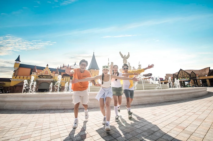 VinWonders Cửa Hội chào đón khách du lịch biển Cửa Lò Nghệ An