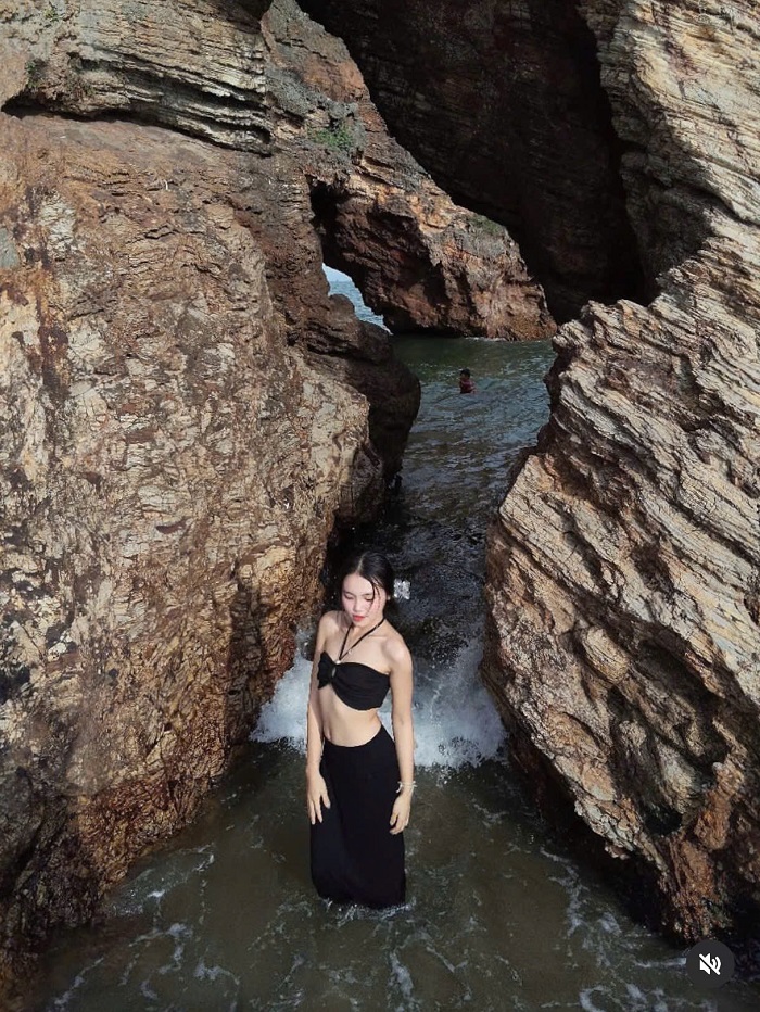 Biển Quỳnh Nghệ An có những hang động đẹp