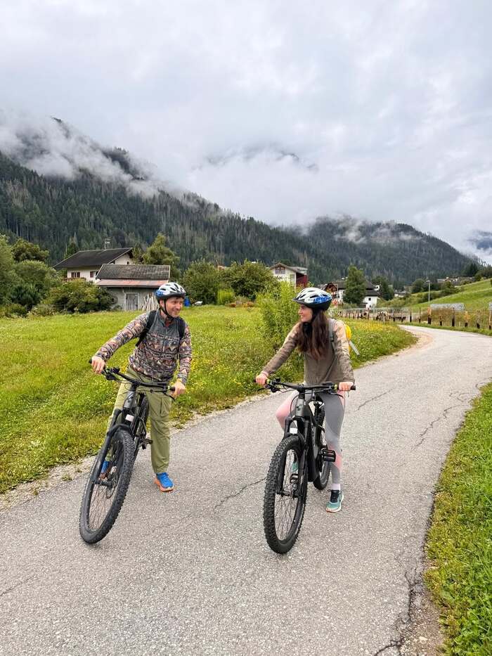 Đạp xe ở dãy núi Dolomites Ý 