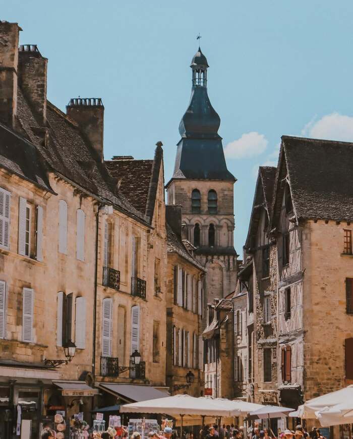 Khám phá các địa điểm du lịch Dordogne Pháp nổi tiếng - Thị trấn Sarlat-la-Canéda