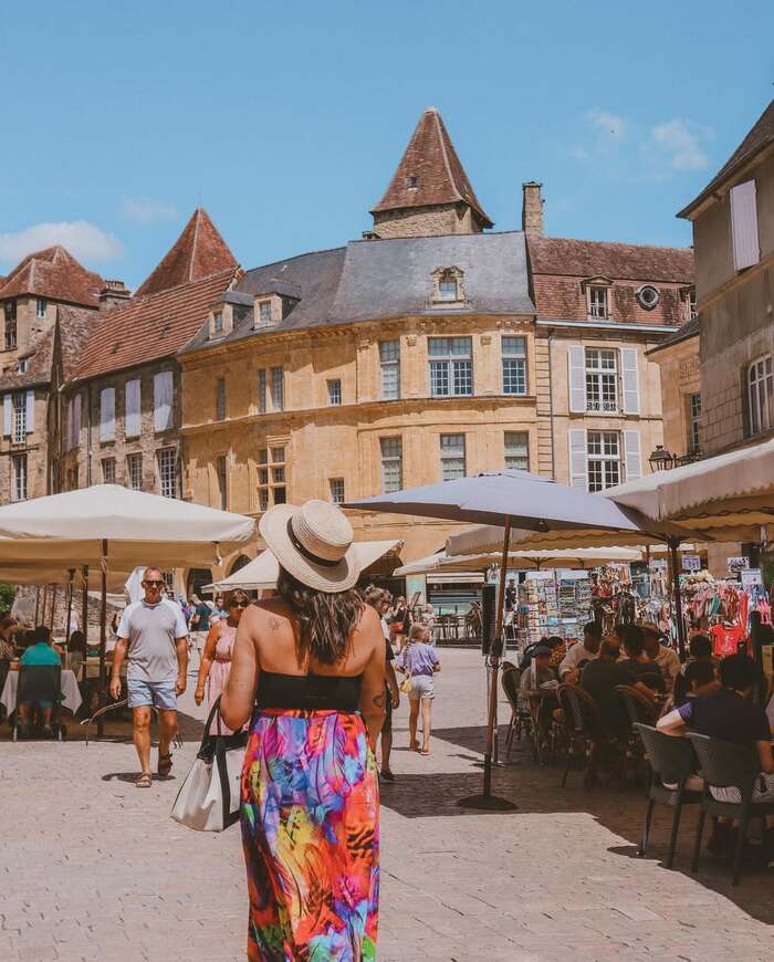 Khám phá các địa điểm du lịch Dordogne Pháp nổi tiếng - Thị trấn Sarlat-la-Canéda