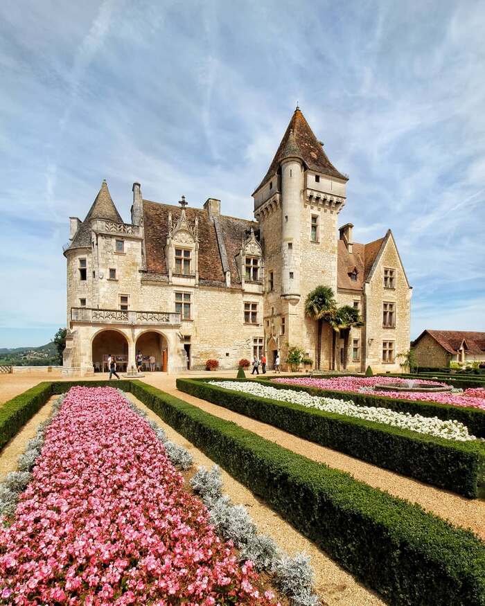 Khám phá các địa điểm du lịch Dordogne Pháp nổi tiếng - Lâu đài Milandes
