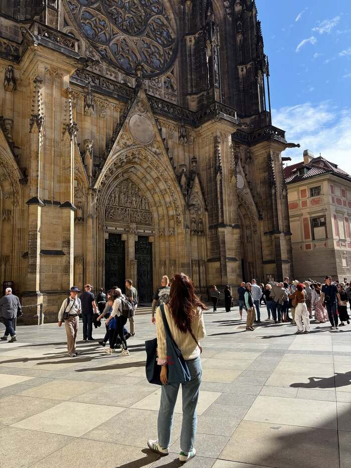 Khám phá các địa điểm du lịch Praha Séc nổi tiếng - Lâu đài Praha
