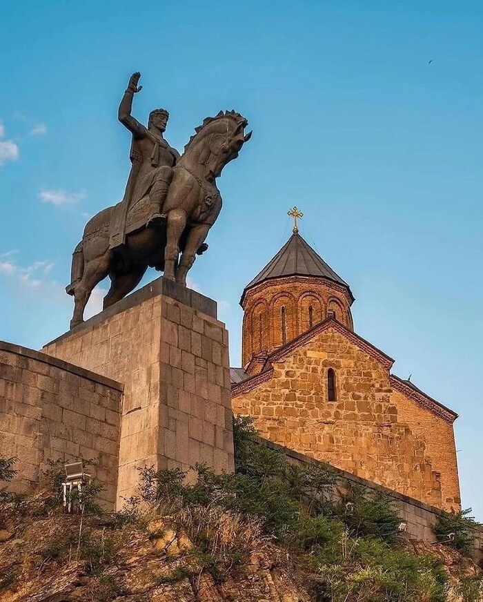 Du lịch Tbilisi Georgia - Khám phá Nhà thờ Metekhi