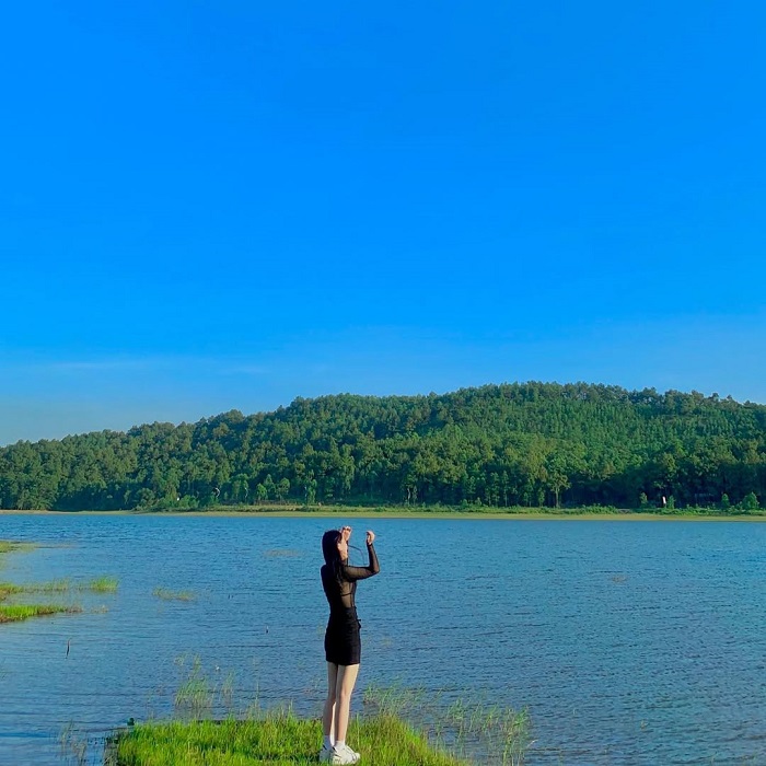 Hồ Yên Trung Quảng Ninh mang đến cảm giác bình yên 