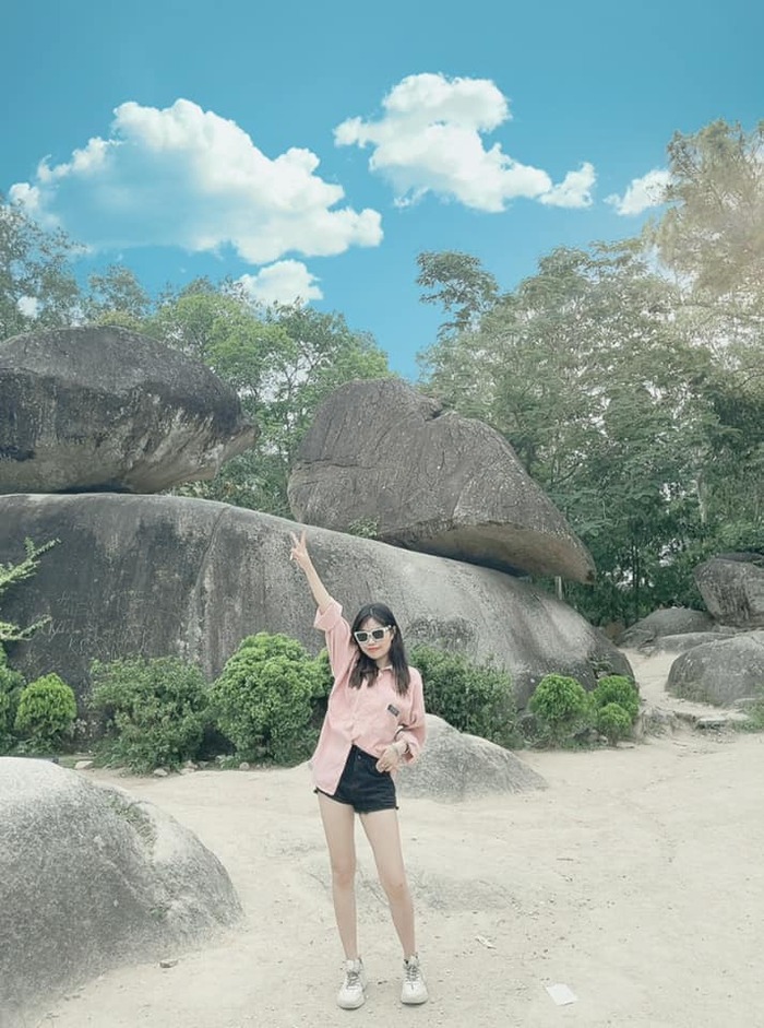 Hòn Trống Mái Sầm Sơn là địa điểm du lihcj nổi tiếng ở Thanh Hóa