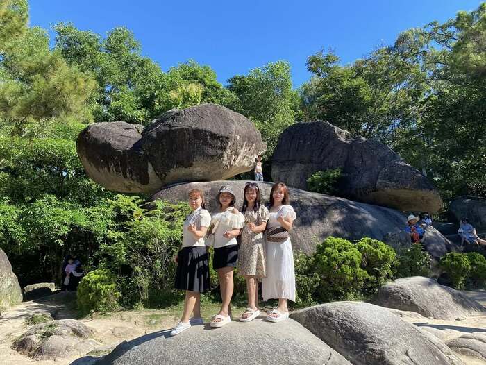 Hòn Trống Mái Sầm Sơn là địa điểm du lihcj nổi tiếng ở Thanh Hóa