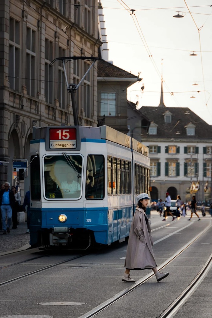 Kinh nghiệm du lịch Zurich Thụy Sĩ - Phương tiện di chuyển là máy bay