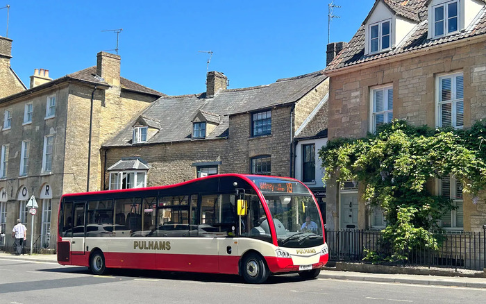 Phương tiện di chuyển đến làng Cotswolds Anh là xe bus