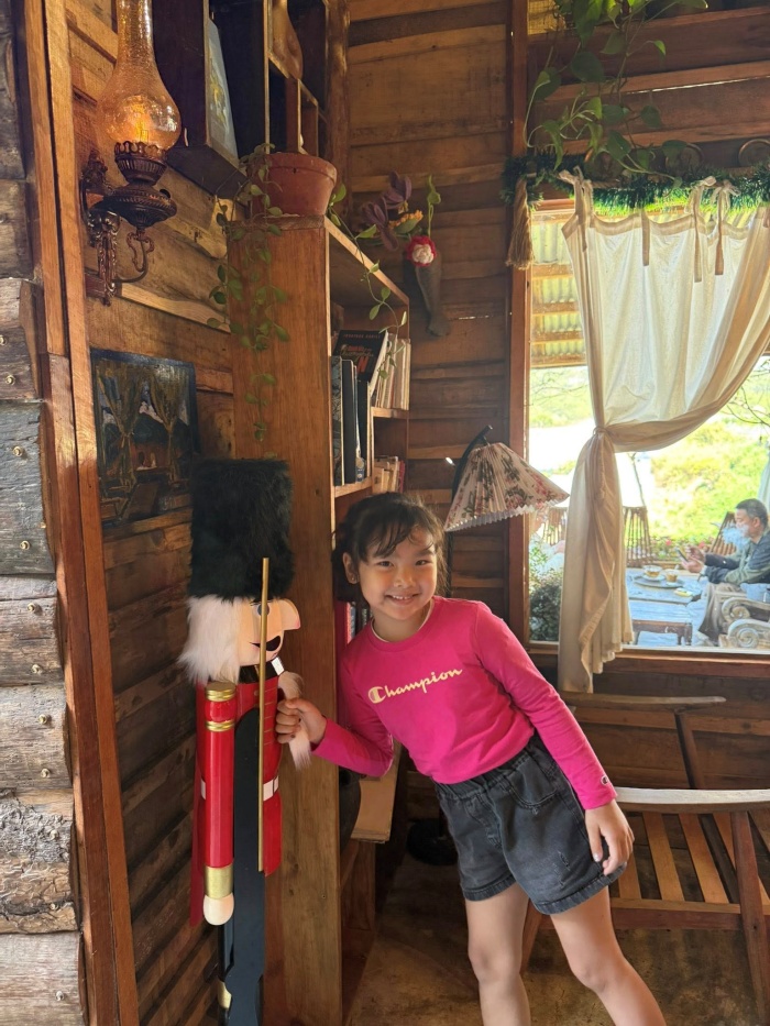 Đi cùng mẹ, bé Mỡ tươi tắn vui chơi xứ Đà Lạt