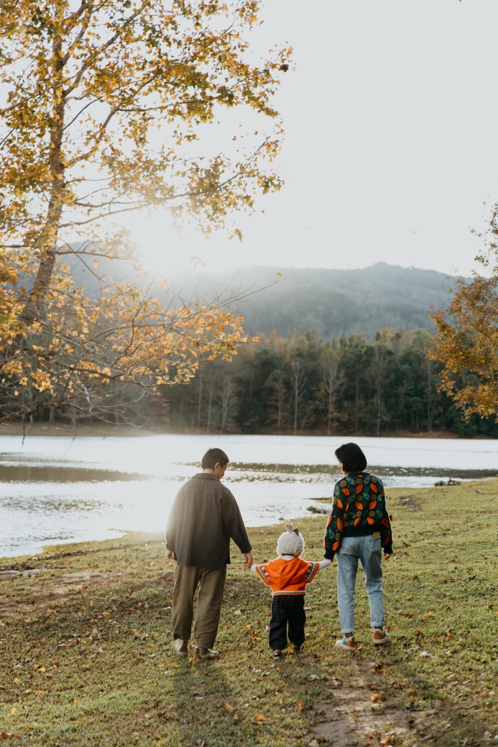 Giữa khung cảnh không kém trời Âu ấy, 'vô tình' khoảnh khắc hạnh phúc đẹp đến nao lòng lại được nhiếp ảnh gia lưu lại. Ảnh: Lê Hữu Hà