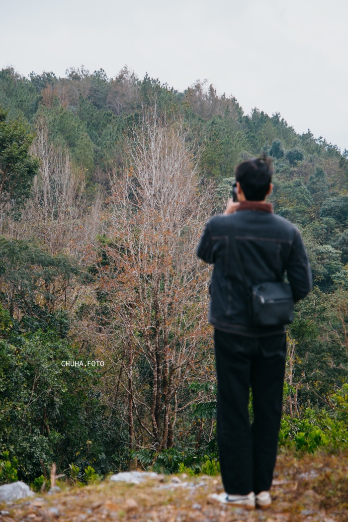 Anh cho biết mình đã gắn bó với nghề được 4 năm, đứng trước khung cảnh hoang sơ của thiên nhiên, khó nào cầm lòng được trước vẻ đẹp ấy.  Ảnh: Lê Hữu Hà