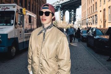 “Ông chú cực phẩm” Lee Dong Wook dạo chơi New York