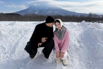 ‘Lạc giữa’ miền tuyết trắng Hokkaido, ca nương Kiều Anh cùng gia đình nhỏ vẽ nên mùa đông cổ tích