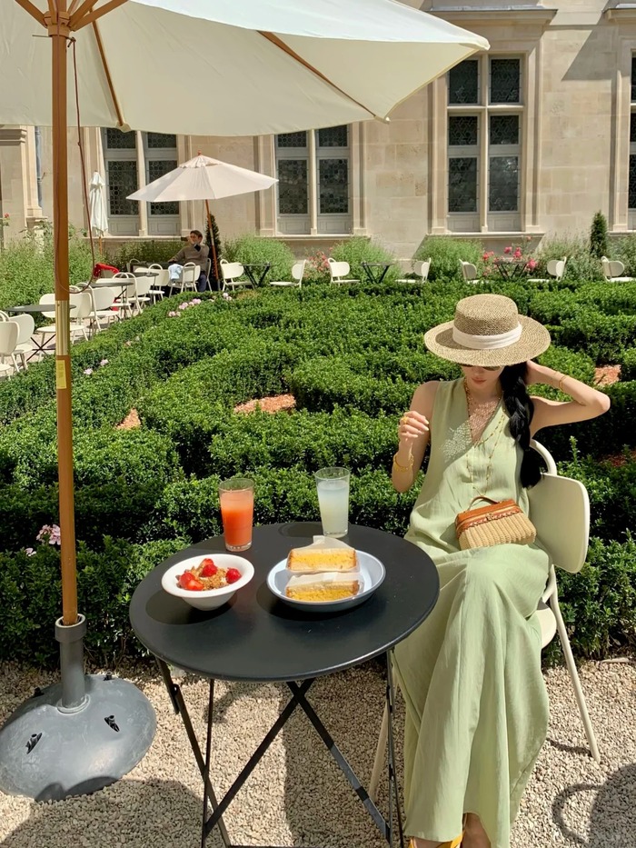 Vui chơi, thư giãn ở vườn Tuileries Pháp