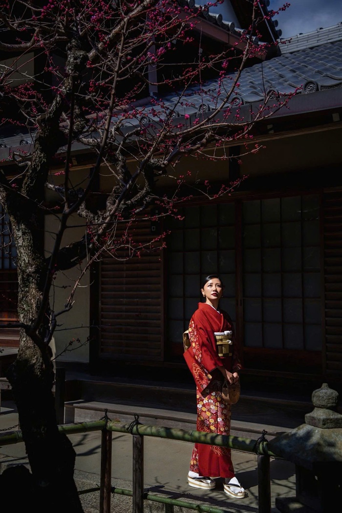 Nữ ca sĩ tận hưởng không khí mùa xuân tại Nhật Bản.