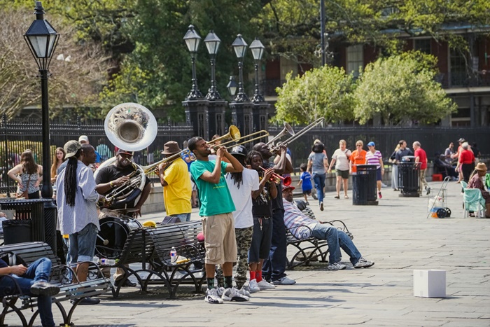 Lá bài tarot cũng không thể báo trước những nghệ sĩ đường phố New Orleans nước Mỹ sẽ đi đâu về đâu