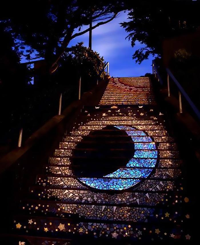 Trải nghiệm du lịch “vượt không gian” tại các bậc thang cầu vồng đại lộ 16 – địa điểm check-in đầy nghệ thuật của California