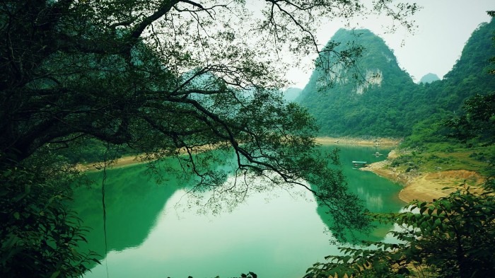 Hồ Thang Hen - điểm đến trên cung đường chinh phục đèo Mẻ Pia ở Cao Bằng