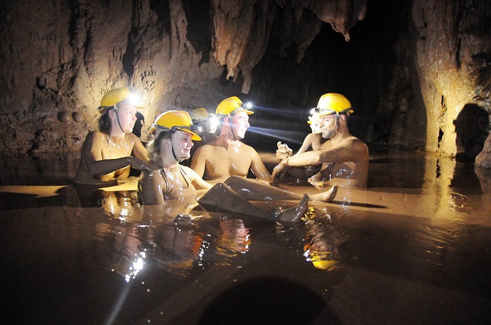 Du lịch sinh thái mạo hiểm sông Chày hang Tối 