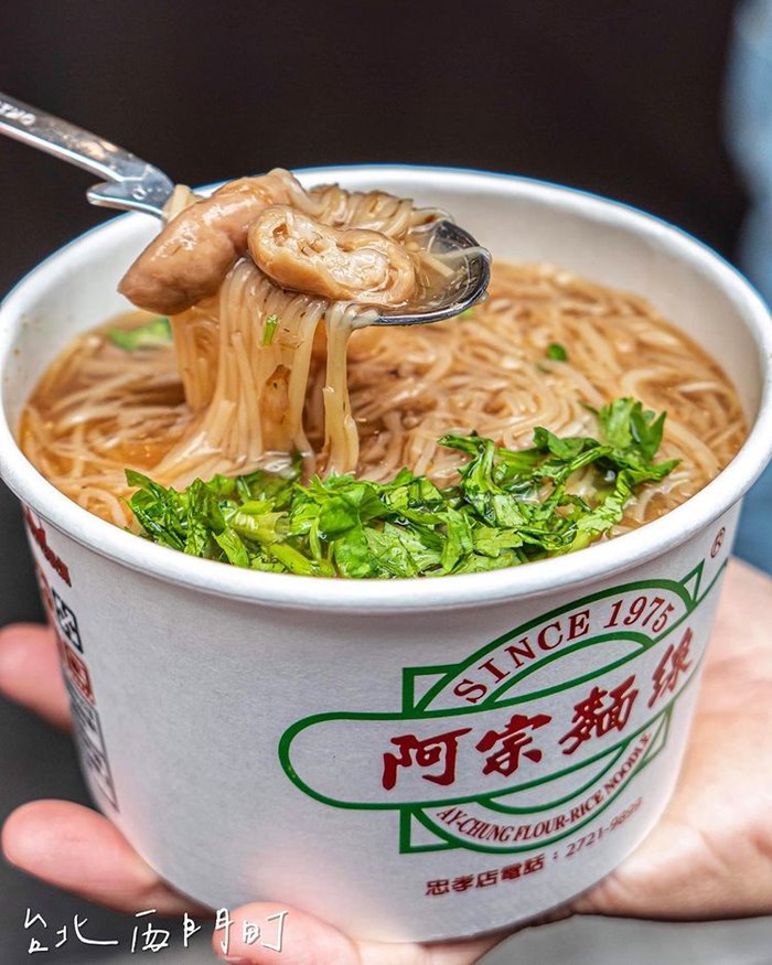 Delicious noodles at Ximending night market 