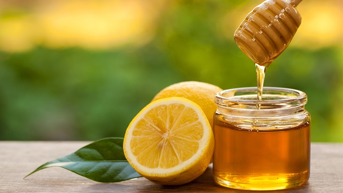 Sử dụng mật ong -  cách chữa đầy bụng khi ăn hải sản