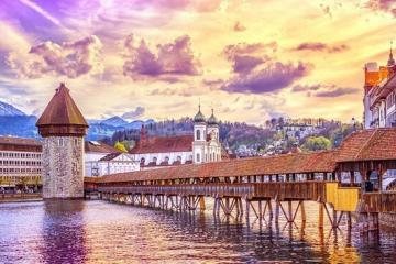 Ngắm vẻ đẹp bờ sông Reuss với cầu Chapel - cây cầu giàn lâu đời nhất thế giới