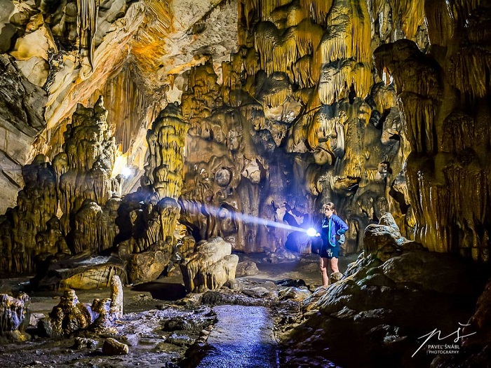 Hồ Đá Lải Ninh Bình đã thu hút rất đông du khách đến khám phá